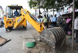  காமராஜர் சிலை பஸ் நிறுத்தத்தில் 2வது நாளாக ஆக்கிரமிப்பு அகற்றம்