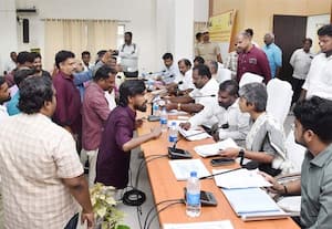 மின் பழுதுகளை உடனே சரி செய்ய வேண்டும்; அமைச்சர் தென்னரசு அதிகாரிகளுக்கு அறிவுரை