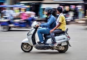  பைக் டாக்சிக்கு விதிகள் எப்போது? அறிக்கை கோரும் உயர்நீதிமன்றம்