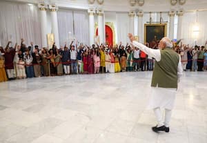 பிரான்சில் பிரதமர் மோடி; இன்று அதிபர் மேக்ரானுடன் இருதரப்பு பேச்சு