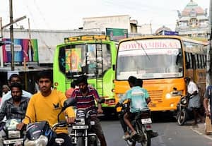  ஆக்கிரமிப்பால் நெரிசலில் திணறும் தாத்தையங்கார்பேட்டை 4 ரோடு சந்திப்பு