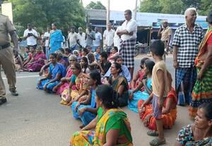 தனியார் பாரை அகற்ற மறியல் போராட்டம்