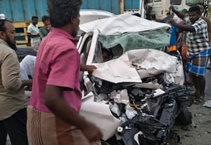  லாரி - கார் மோதி விபத்து; 3 வாலிபர்கள் பரிதாப பலி