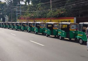 ரூட் 39 ஆட்டோ டிரைவர்கள் ஊர்வலம் சென்று எஸ்.பி.யிடம் மனு