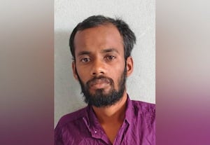  வெடிகுண்டு மிரட்டல்; சேலம் வாலிபர் கைது