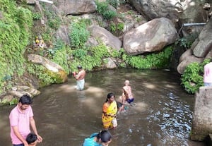  கோயில் சுனையில் நீர்வரத்து குறைவால் பக்தர்கள் ஏமாற்றம்