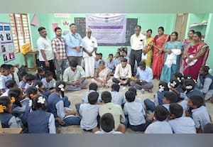 அரசு பள்ளி மாணவர்களுக்கு கைவினை பொருட்கள் தயாரிப்பு பயிற்சி