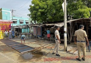  மடப்புரத்தில் ஆக்கிரமிப்பு அகற்றம்