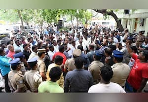  தமிழக மீனவர்கள் ஆந்திராவில் சிறைபிடிப்பு விடுவிக்கக்கோரி காசிமே ட ில் போராட்டம்