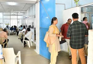  ஆர்.டி.ஓ., அலுவலகத்தில் 8 பேரிடம் பணம் பறிமுதல்