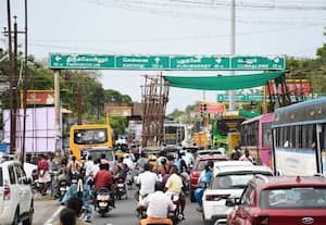  'ப்ரீ லெப்ட்' சாலையில் விதிமீறும் வாகனங்கள் நான்குமுனை சிக்னலில் தொடரும் 'டிராபிக் ஜாம்'