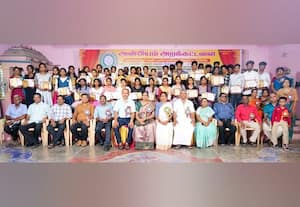  அரசு பள்ளி மாணவர்களுக்கு பரிசளிப்பு