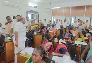  காஞ்சி மாநகராட்சி கூட்டத்தில் கூச்சல், குழப்பம் போர்க்கொடி! :145 தீர்மானங்களும் விவாதமின்றி நிறைவேற்றம் ;மேயருக்கு எதிராக வரிந்து கட்டிய தி.மு.க.,வினர்