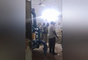  விளையாட்டரங்க நீச்சல் குளத்தில் காஸ் கசிவு வாந்தி, குமட்டலால் மக்கள் பாதிப்பு