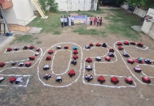  மாணவர்கள் '2026' எண் வடிவில் யோகா செய்து வழிப்புணர்வு