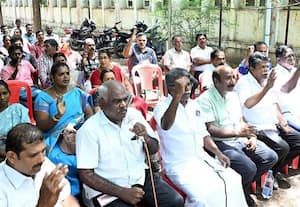 ஆசிரியர் பணியிடங்களை  நிரப்ப ஆர்ப்பாட்டம்