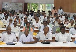  500 குளங்களில்  வண்டல் மண் எடுக்க அனுமதி குறைதீர் கூட்டத்தில் கலெக்டர் தகவல்