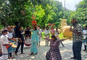  கிராமத்து சூழலில் மாம்பழ திருவிழா கொண்டாடி மகிழ்ந்த 500 குடும்பங்கள்