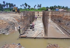↓ராமேஸ்வரத்தில் ரூ.53.66 கோடியில் புறவழிச்சாலை பணி ﻿ மந்தம்; தொடரும் போக்குவரத்து நெரிசலால் பயணிகள் பாதிப்பு
