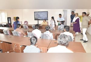  நாகலுார் அரசு மாதிரி பள்ளியில் மாணவர்களுக்கு கலெக்டர் 'அட்வைஸ் '