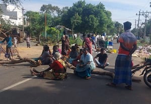  பொதுமக்கள் திடீர் மறியல்