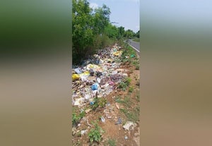  ரோட்டோரத்தில் குப்பை குவிப்பு