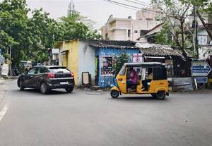 மேற்கு மாம்பலத்தில் ஆக்கிரமிப்புகளால் 40 அடி சாலை 10 அடியாக குறுகி பாதிப்பு