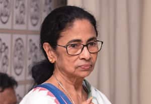திரிணமுல் காங்., தலைவர் பதவியிலிருந்து மம்தா நீக்கம்; அதிருப்தி குழு அதிரடி