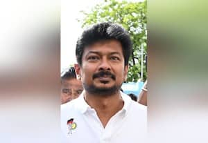  'ஆள் பிடிக்கும் வேலையை கைவிட்டு ஆட்சியில் கவனம் செலுத்துங்கள்'