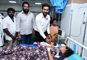  முதல்வர் விஜய் பிறந்த நாளில் குழந்தைகளுக்கு தங்க மோதிரம்