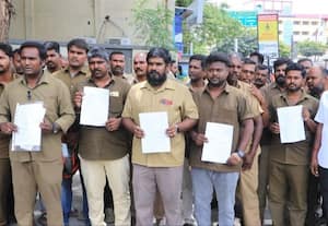 தீர்வுக்காக கலெக்டரிடம் குவிந்த 720 மனுக்கள்