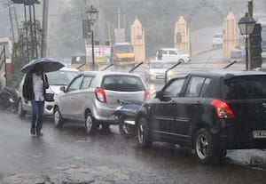  ஒரு மணி நேரம் கனமழை; சாலைகளில் தேங்கிய வெள்ளம்
