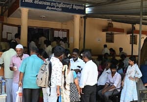  திருவள்ளூர் சார் - பதிவாளர் அலுவலகத்தில் கடும் நெருக்கடி; பல மணி நேரம் காத்திருப்பதால் பதிவுதாரர்கள் வேதனை