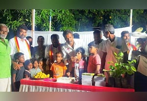 முதல்வர் பிறந்தநாள் விழா த.வெ.க., கல்வித் தொகை வழங்கல்