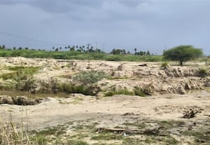  கடைக்கோடியில் கிராவல் திருட்டு பண மழையில் அதிகாரிகள்