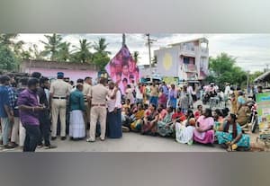  மூதாட்டியை தாக்கிய மர்ம நபர்களை கைது செய்யக் கோரி சாலை மறியல்