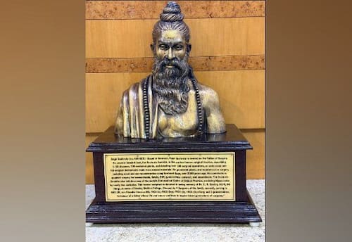 அறுவை சிகிச்சையின் தந்தையான சுஷ்ருதருக்கு ஸ்காட்லாந்தில் சிலை