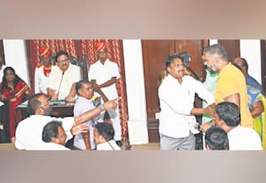   முதல்வர் விஜய்க்கு வாழ்த்து கூறிய விவகாரத்தில்... கூச்சல், குழப்பம்!: மாநகராட்சி கூட்டத்தில் காங்., - தி.மு.க., மோதல் ; அ.தி.மு.க., கவுன்சிலரை தாக்க முயன்றதால் பரபரப்பு :விவாதமின்றி தீர்மானங்கள் நிறைவேற்றினார் மேயர்