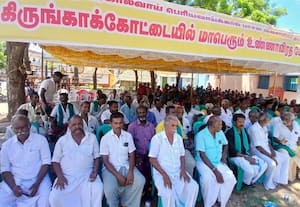  தடுப்பணை கட்ட எதிர்ப்பு விவசாயிகள் உண்ணாவிரதம்