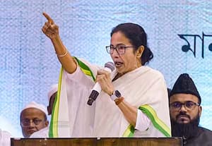 கட்சியில் இருந்து வெளியேறிய துரோகிகளுக்கு மன்னிப்பே கிடையாது; சொல்கிறார் மம்தா பானர்ஜி 