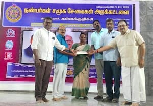  மாணவிக்கு கல்லுாரி கட்டணம் நண்பர்கள் அறக்கட்டளை வழங்கல்