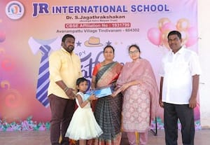 ஜே.ஆர். இண்டர்நேஷனல் பள்ளியில் தந்தையர் தின விழா