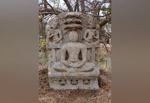  பழமையான சமண துறவி சிற்பம் உடுமலை அருகே கண்டெடுப்பு