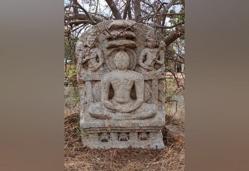  பழமையான சமண துறவி சிற்பம் உடுமலை அருகே கண்டெடுப்பு