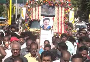 இயக்குனர் பாக்யராஜ் இறுதி ஊர்வலம் துவங்கியது; வழிநெடுக அஞ்சலி