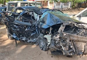  உளுந்துார்பேட்டை அருகே கார் விபத்து தாய், இரு மகன்கள் பரிதாப பலி