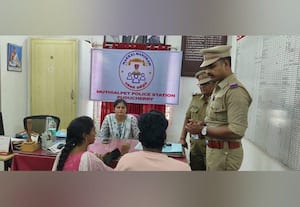  போலீஸ் ஸ்டேஷன்களில் மக்கள் மன்றம் 47 புகார் மனுக்கள் மீது உடனடி தீர்வு