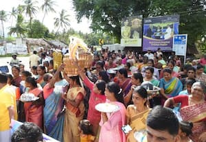  தி.மு.க., அ.தி.மு.க., த.வெ.க., பிரமுகர்கள் பள்ளி விழாவில் சங்கமம்