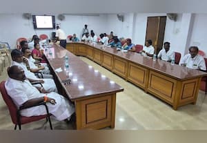 பெண் தலைவர்களுக்கு பதிலாக கணவர்கள் பங்கேற்பால்﻿ சர்ச்சை! ஊராட்சி வளர்ச்சி திட்ட பயிற்சி முகாமில் தான் இந்த கூத்து