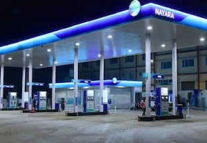 பெட்ரோல் விலையை ரூ.5 குறைத்தது நயாரா நிறுவனம்; டீசலுக்கு ரூ.3 குறைப்பு